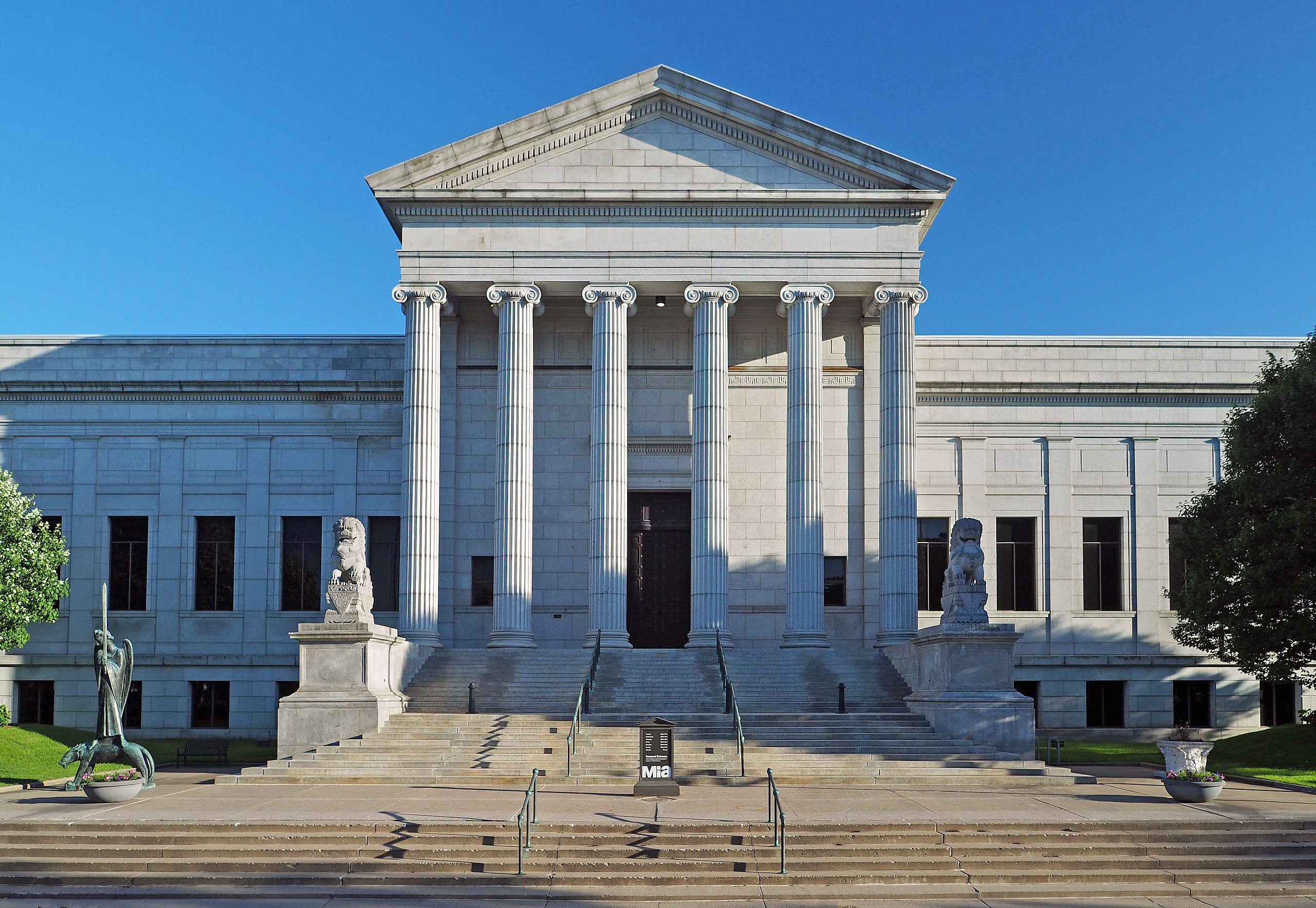 Minneapolis Institute of Art - image by McGheiver on Wikimedia Commons